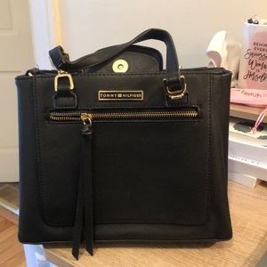 Tommy Hilfiger purse. Multiple compartments on inside